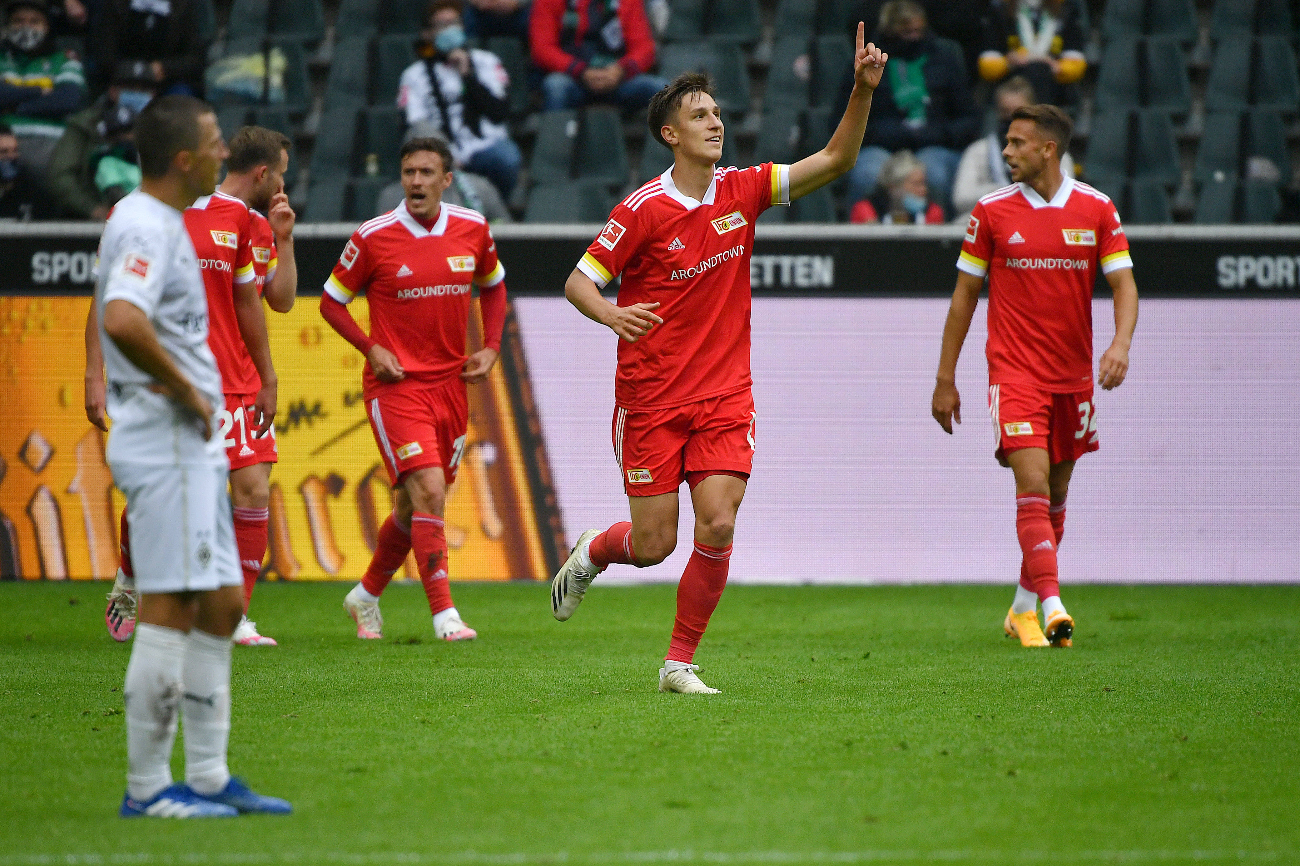 开云体育官-门兴格拉德巴赫发布备战花絮，转会期临场应变，欧冠任务艰巨，纪律约束更严格的简单介绍